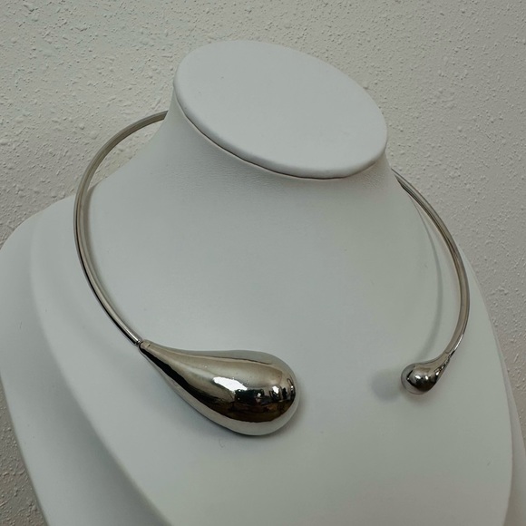 New Drop Shaped Open Silver Metal Choker Necklace - Picture 5 of 8